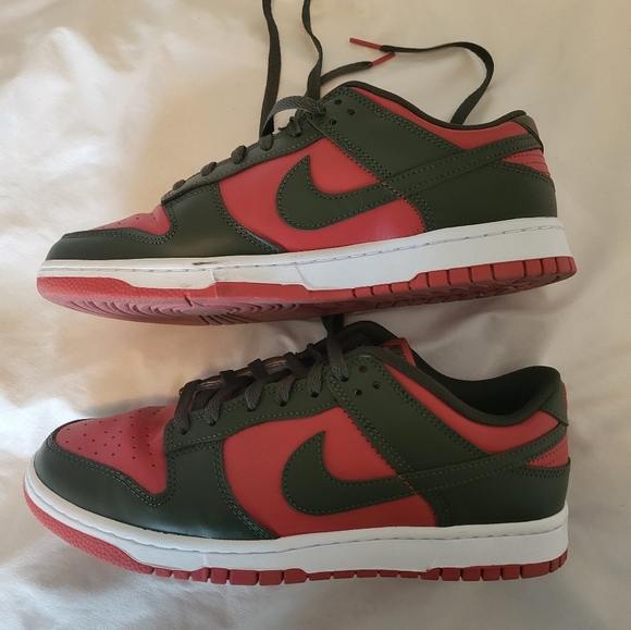 Nike Dunks size 9 red green like new - Picture 7 of 7